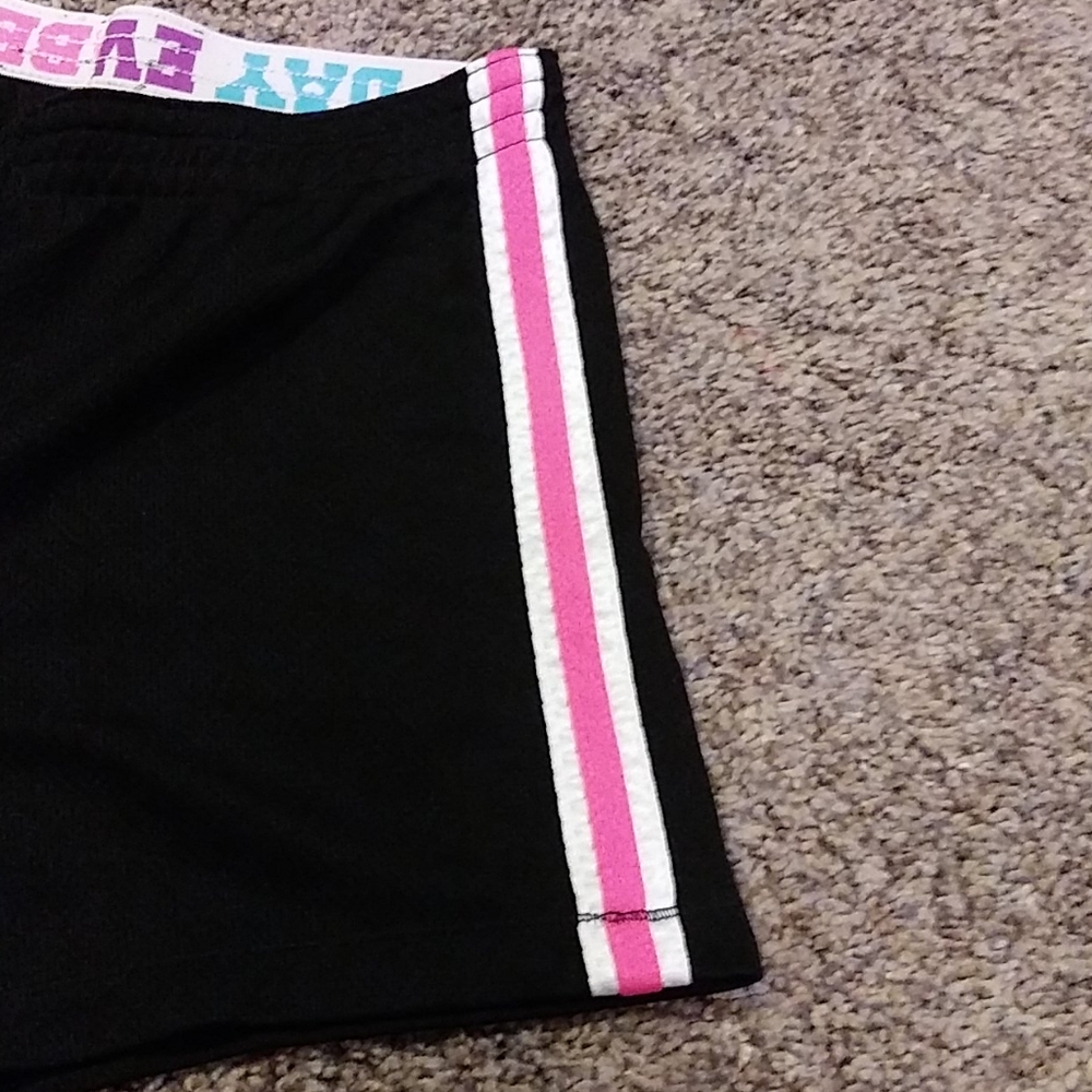 Shorts - Picture 2 of 4